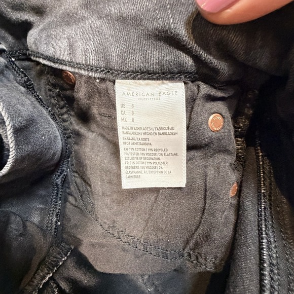 American Eagle Women's Size 8 Black Denim Curvy Hi-Rise Shortie Grunge Festival - Picture 5 of 6